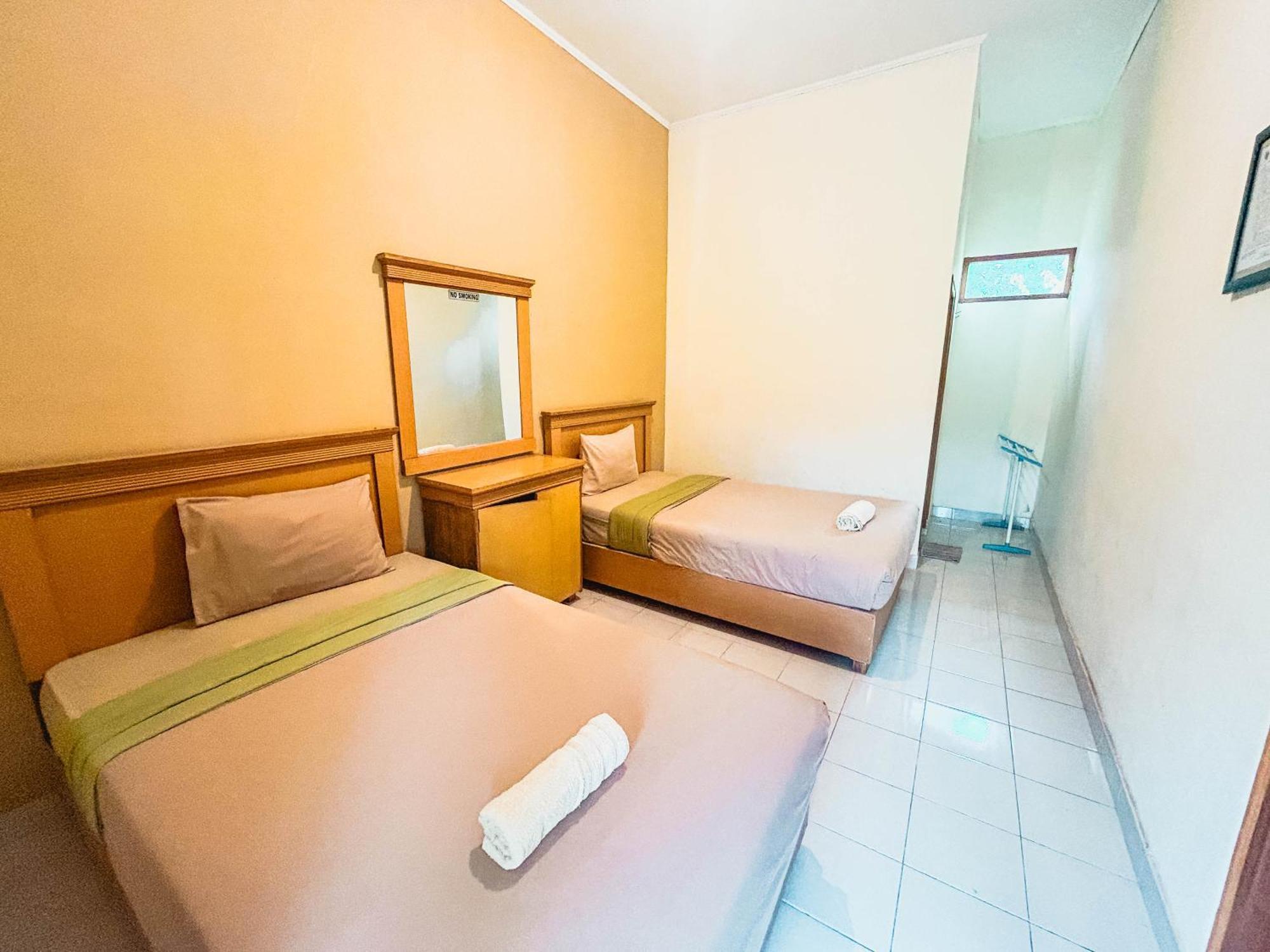 Lembah Rinjani & Resto Syariah By Ecommerceloka Homestay *